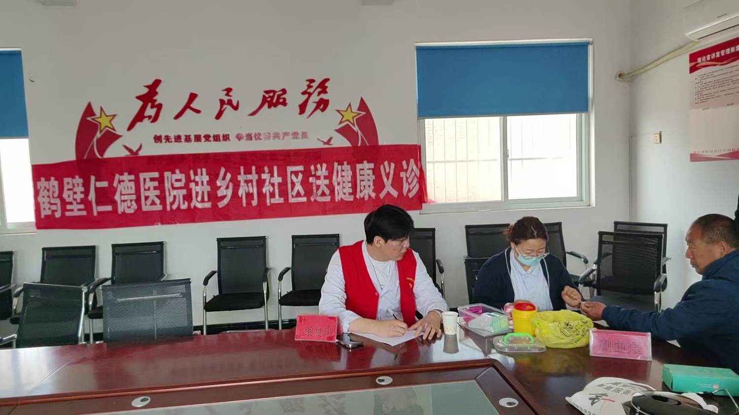 仁德医院慈善志愿者工作站开展进乡村社区送健康义诊活动